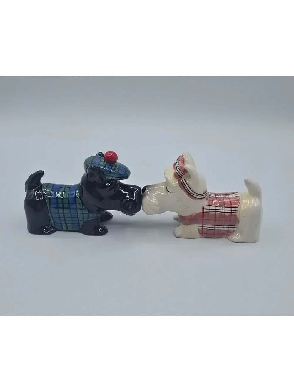 Westland Scottie Dog Magnetic Kissing Salt Pepper Shakers Tartan Plaid